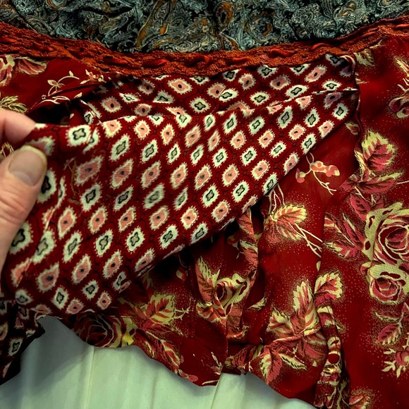 Adorable top. - Picture 3 of 12